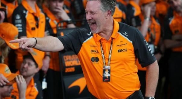 Zak Brown elszabadult a McLaren buliján