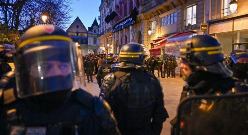 Elmarad a párizsi szilveszter: biztonsági kudarc Európa szívében