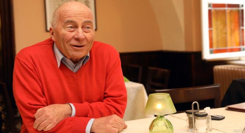 Életmentő műtéten esett át a magyar tévés legenda, Juhász Előd