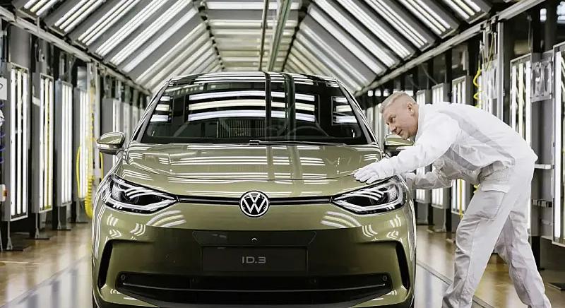 Ma készül az utolsó autó a Volkswagen drezdai üzemében