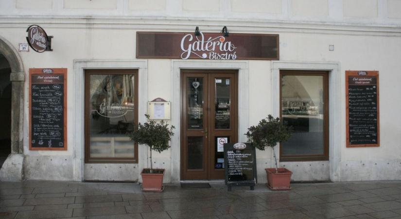 Kiadó Pápa ikonikus étterme a város szívében