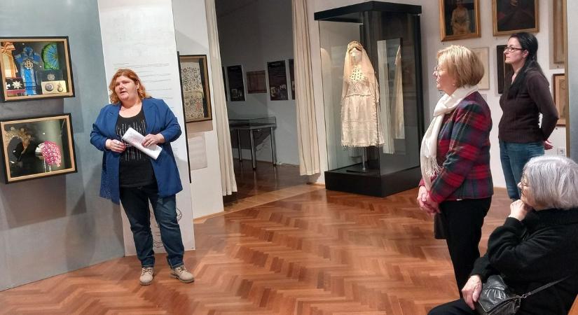 Mesélő tárgyakat állított fókuszba a tematikus tárlatvezetés