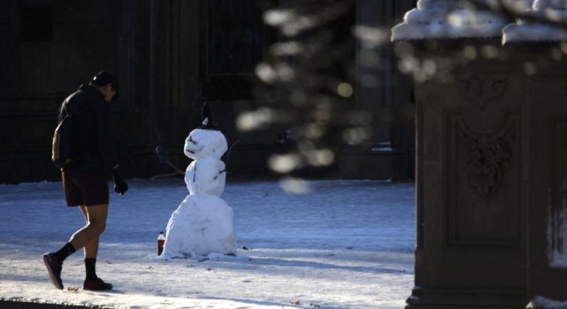 Brutális hóvihar lepte be New Yorkot – szívmelengető fotók a havas városról