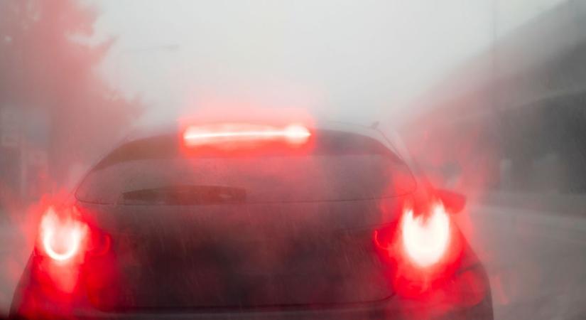 Nem tágít a borult, párás, ködös időjárás