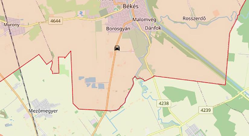 Egy kisteherautó és két személykocsi ütközött a 470-es főúton