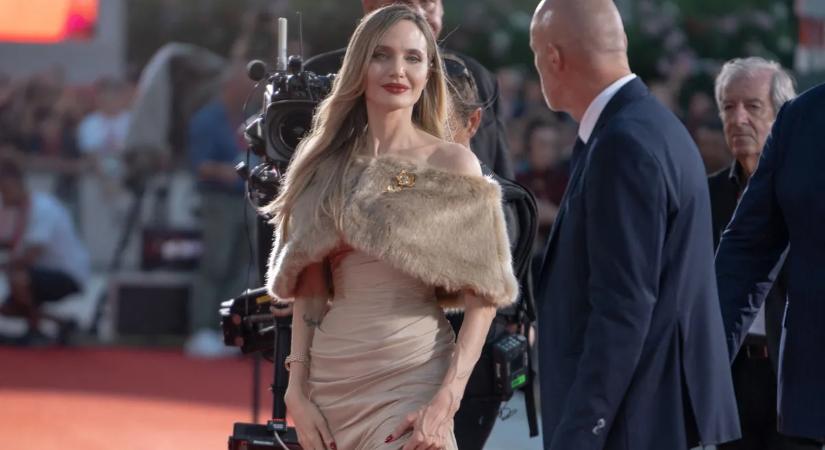 Angelina Jolie az eltávolított melleiről beszélt: "Sok nővel osztozunk ezeken a sebeken"