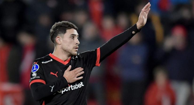 Tizenhatoson kívülről ollózott gól nyerte a Puskás-díjat