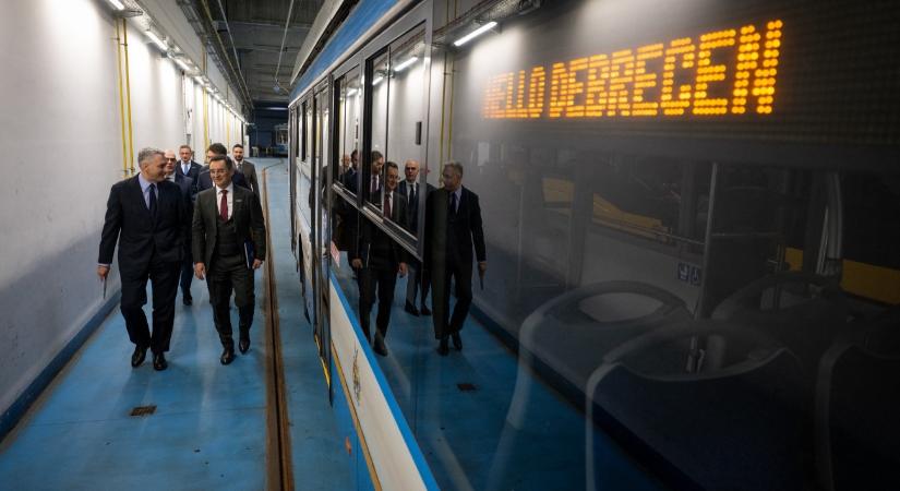 Nagy hírrel jelentkezett Lázár János Debrecenből