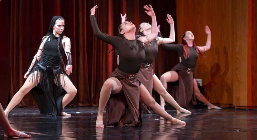 Advent, fény és várakozás - meghívás a táncművészet világába