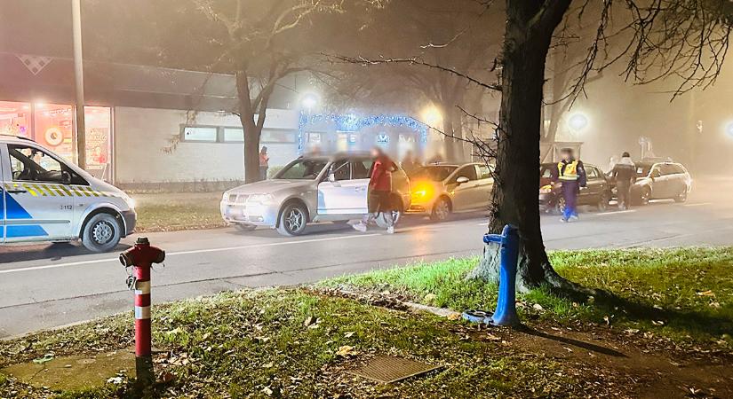 Négy személyautó ütközött össze Békéscsabán, torlódás alakult ki az érintett útszakaszon