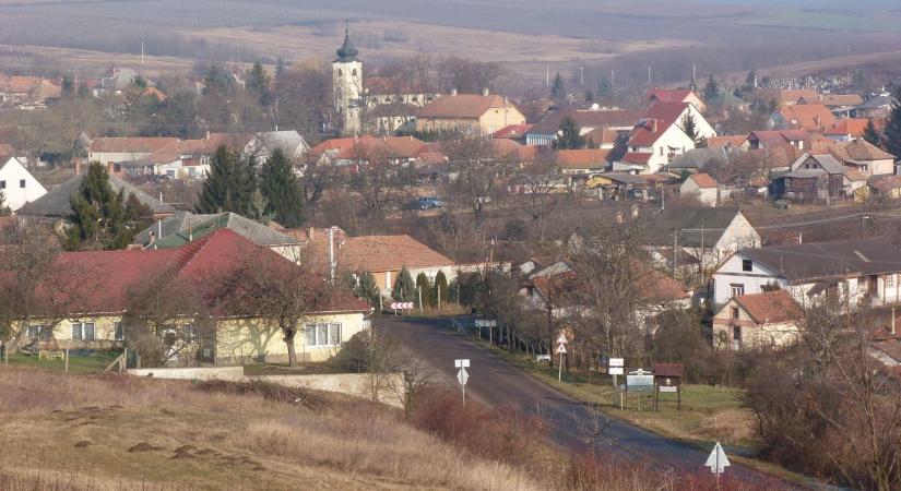 Idegenek szálltak le Novaj mellett?