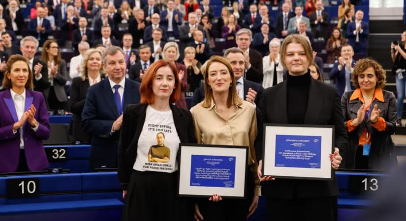 Börtönben ülő újságíróknak ítélte az Európai Parlament a 2025-ös Szaharov-díjat