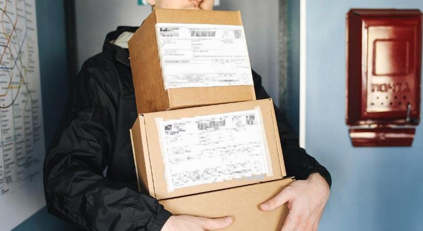 Karácsonyi roham, csúszások: azonnali vizsgálat jön a futárcégeknél