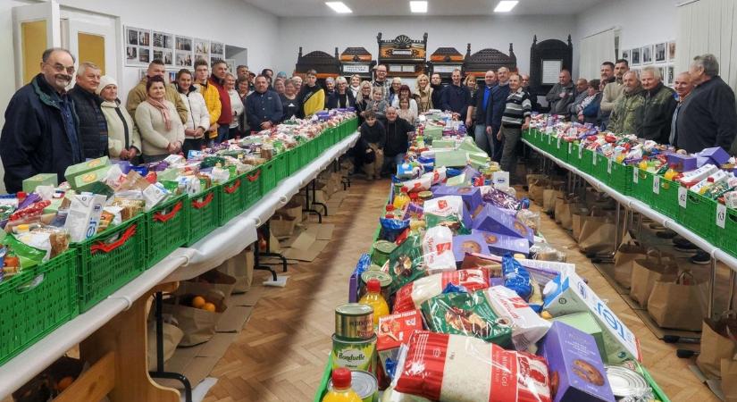 Rászorulóknak adott ételadományokat a Balatonkenesei Városvédő Egyesület ( galéria, videó)