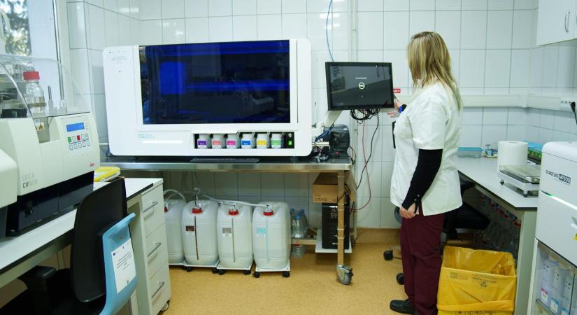 Áttörés a háromszéki onkológiai ellátásban: csúcstechnológiára cserélték az elavult eszközöket