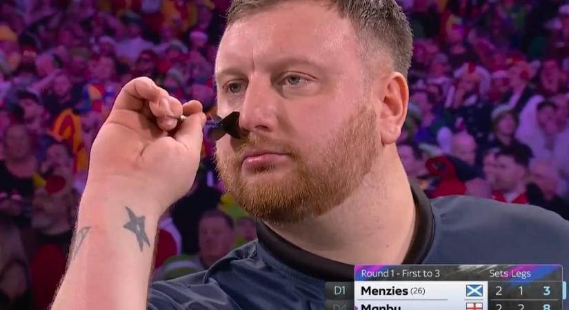 Megégette és véresre ütötte a kezét a vb-veresége után a dartsjátékos, elnézést kért