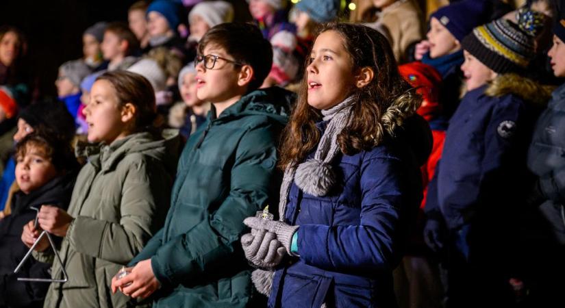 A fény erején nem lehet győzedelmeskedni: Betlehem lángja is áthatja már Debrecent – fotókkal
