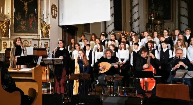 "Mindez világ örvendezzék!" Szalóki Ági és Bognár Szilvia adventi koncertje
