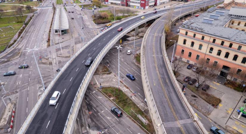 Leállítják a Flórián téri felüljárók felújítását