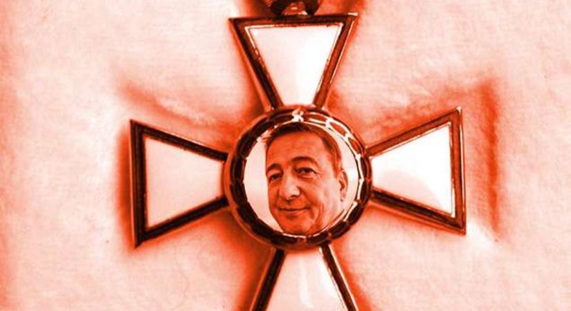 Bayer Zsoltra az ‘elfogadó, öreg, értelmiségi’ jelzők közül csak a korára vonatkozó a helytálló, de a gond vele nem ez….