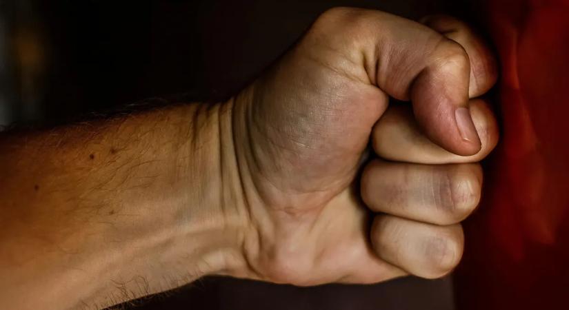 Sokkoló felvételen a brutális támadás - videó