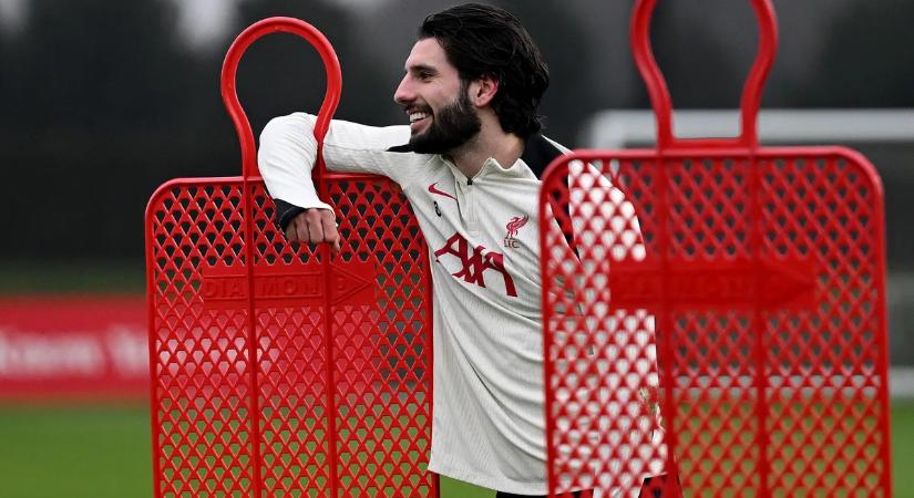 „Csak Arne Slot meg ne lássa!” – Szoboszlai Dominik gyerekkori fotója a frászt hozta a drukkerekre