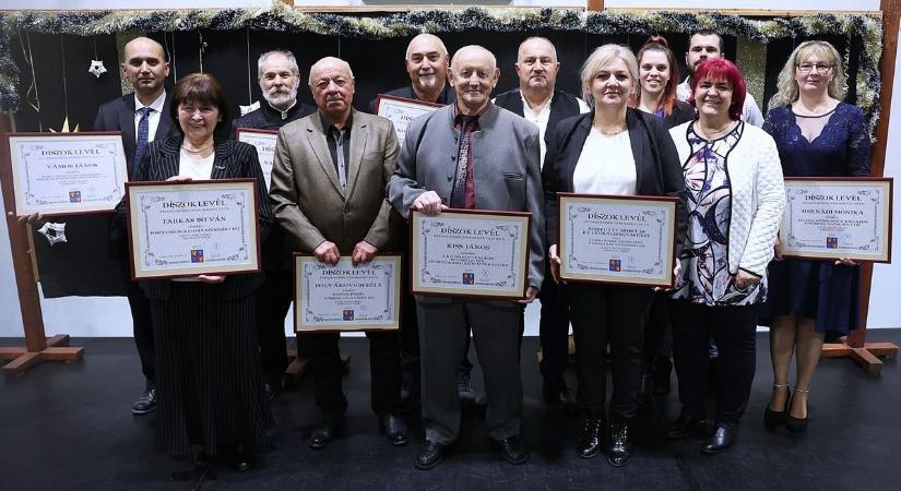 A falualapítás ünnepén átadták a kiválóságoknak járó díjakat Kelebián – fotók