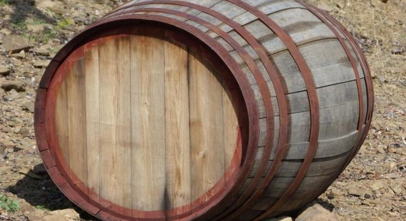 Már egy boroshordóból kialakított ingatlant is el lehet adni Magyarországon