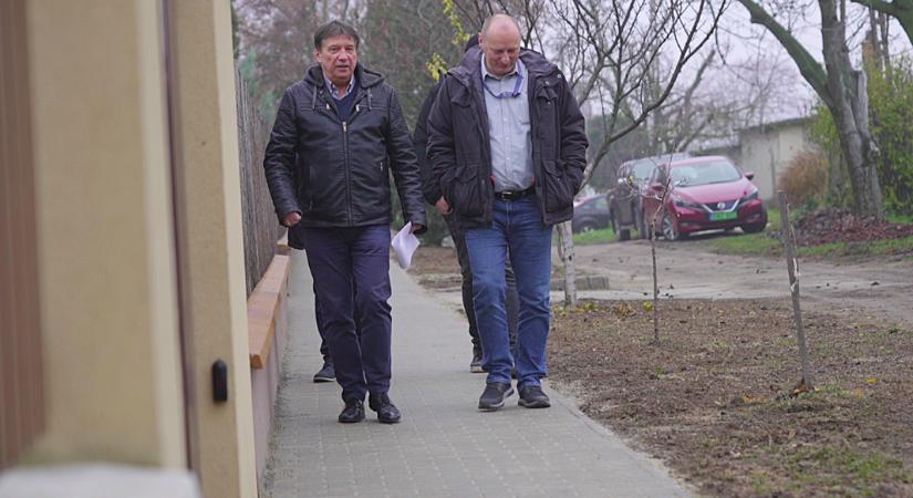 Új járdán közlekedhetnek