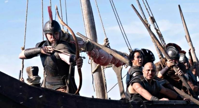 Új képek érkeztek az Odüsszeiából, rajtuk Tom Holland, Robert Pattinson, Matt Damon és Anne Hathaway hőseivel