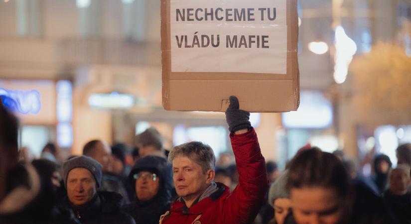 Kassán is csatlakoztak a "maffiakormány" elleni tüntetéshez (GALÉRIA)
