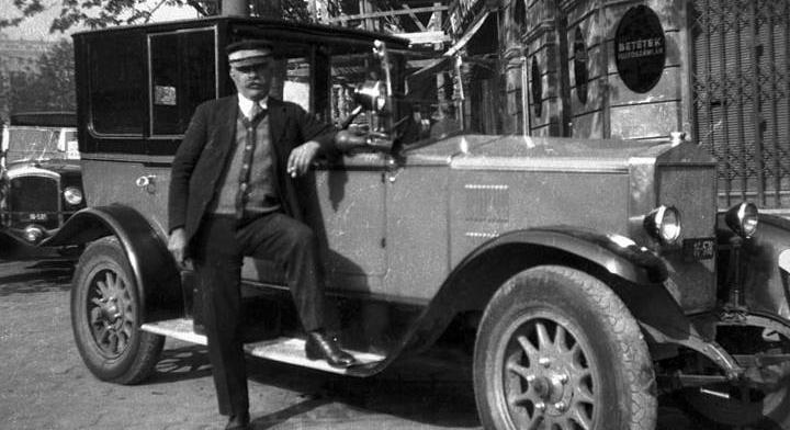 Száz éve még piros volt a színük: így taxiztunk Budapesten anno