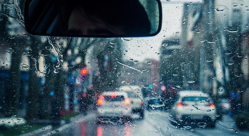 Ezeket a hibákat követed el, amikor esőben vezetsz