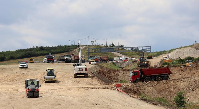 Bejelentést tett a minisztérium: elmarad az autópálya megnyitása