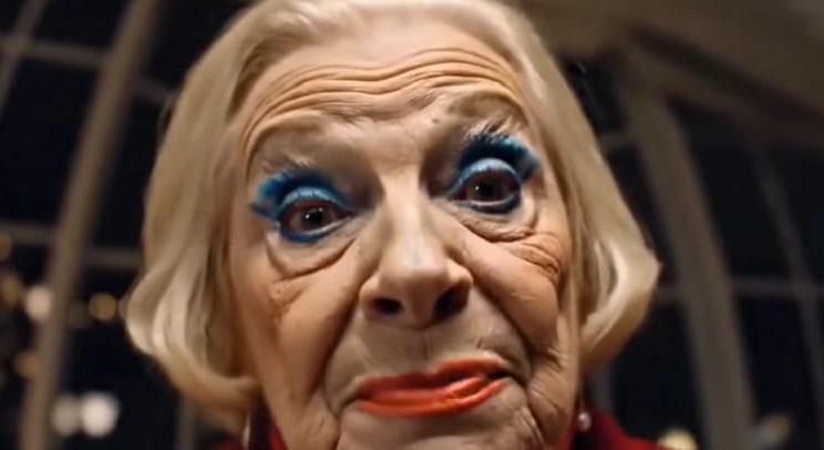 Meredek: belerúgott a saját reklámjába a McDonald’s AI-színésznője