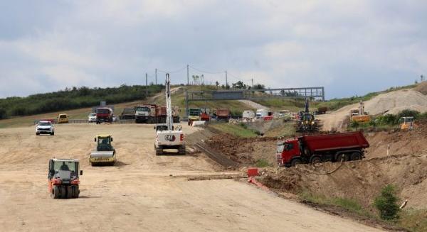 Folytatódik a Strabag-Lázár háború: bejelentették, ám mégsem nyitják meg az M30-as sztrádát holnap