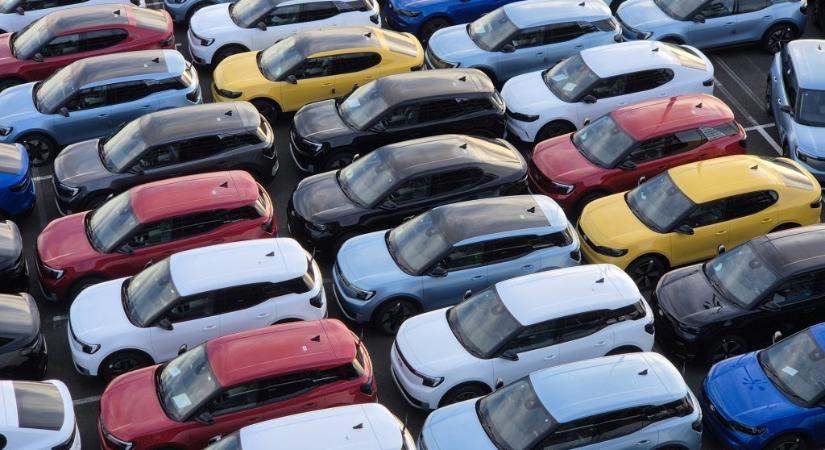 Visszatáncol az EU, mégsem tiltják be a belső égésű motorok forgalomba hozatalát