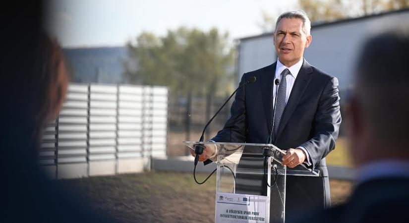 Lázár János: Debrecenben is létrehozták a közlekedési tarifaközösséget