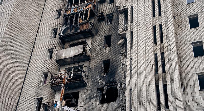 Éjszakai rémálom: brutális dróncsapás ért egy lakóházat