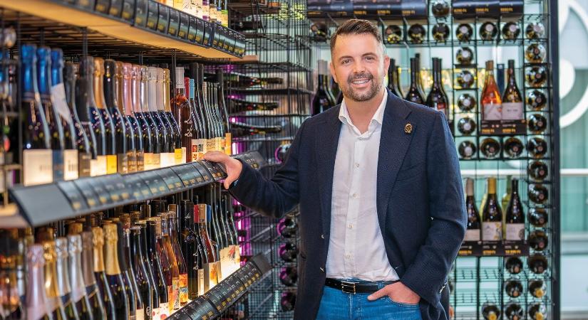 Kettészakadt a karácsonyi fogyasztás: visszafogott éttermi fogyasztás, rekordhónap a prémium boltoknál