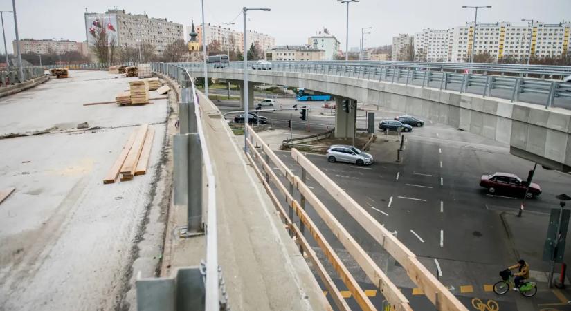 Türelem: fontos pillanathoz ért a Flórián téri felüljáró felújítása – helyszíni képek