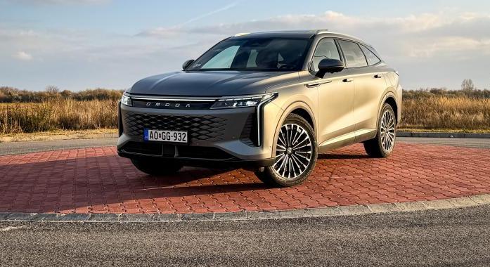 Luxus Elérhető Áron: Omoda 9 SHS Teszt