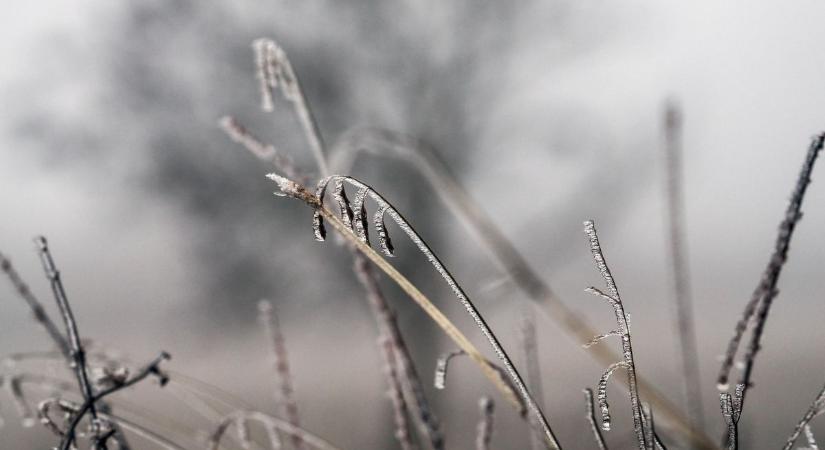 A szürkeség marad, de talán lehet fordulat a mai időjárásban