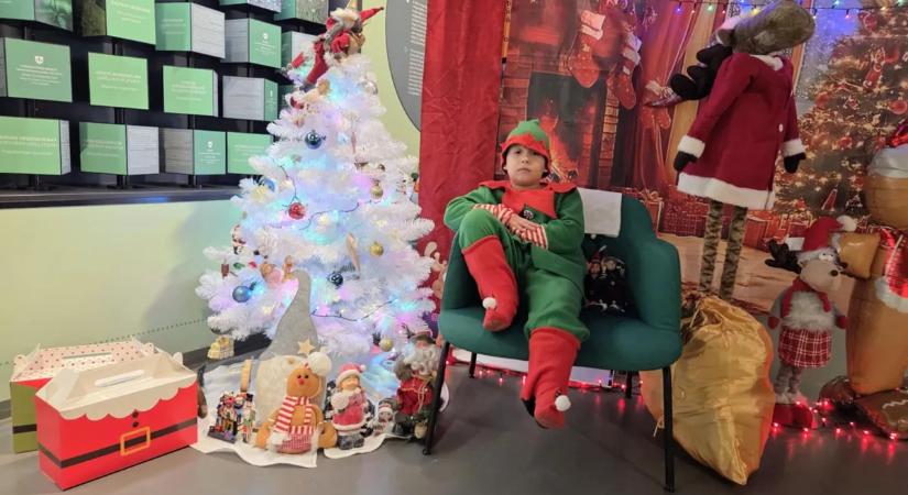 „Óriási szíve van” – Beni hároméves kora óta varázsolja szebbé a gyerekek életét