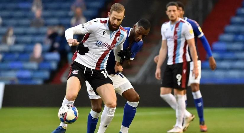 Kilökte az ágyból terhes barátnőjét a súlyos depresszióval küzdő sztárfocista