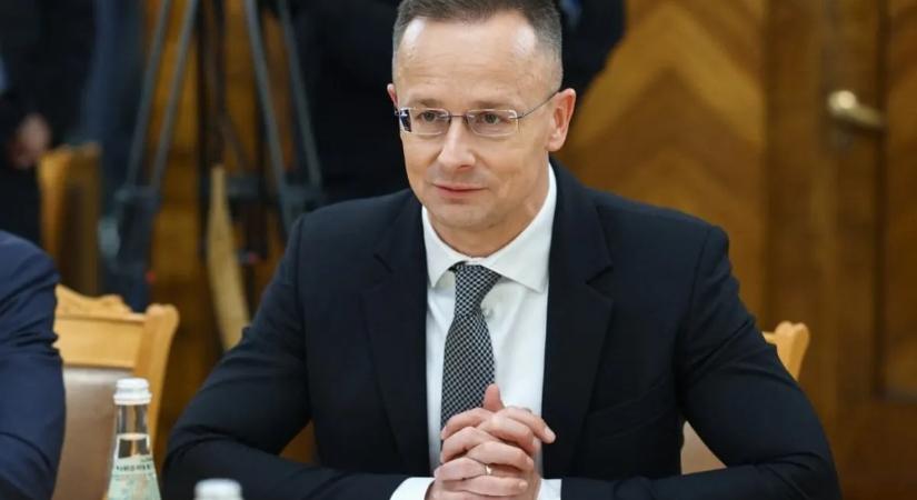 Szijjártó Péter: Éjszakák a levegőben, nappalok a tárgyalókban – videó