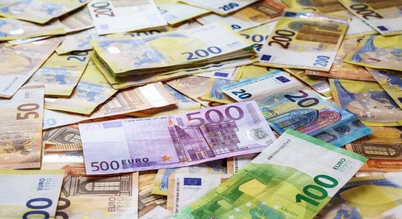Fejfájósan ébredt a forint – ennyiért adják az eurót