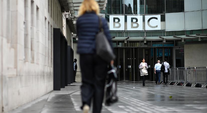 Komoly bajban a médiaóriás: soha nem látott összegre perli Trump a BBC-t