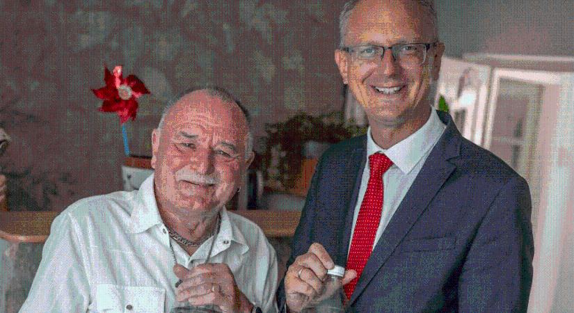 Megtarthatja díszpolgári címét Nagy Feró