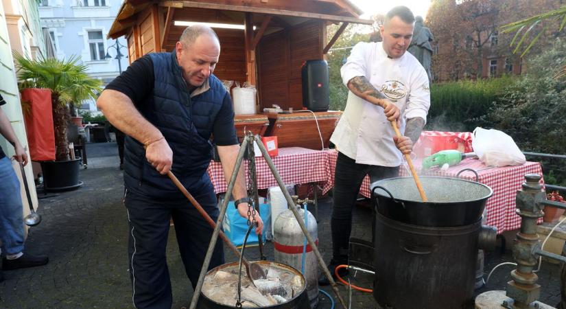 Hal, mák, káposzta – mit mesélnek rólunk a magyar karácsonyi ételek?
